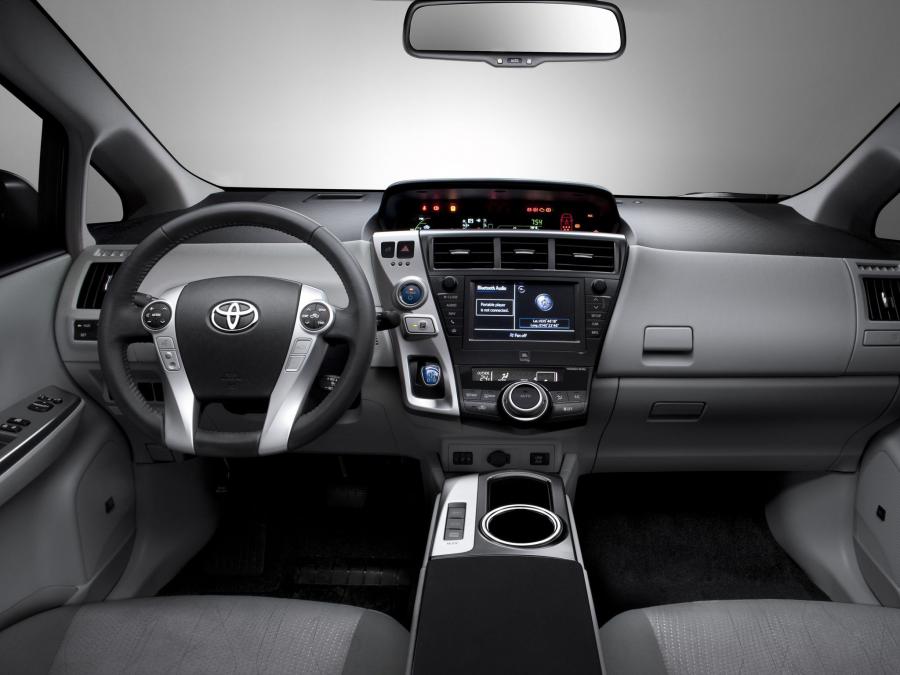  Toyota Prius + 2011 года  (фото 12 из 12)